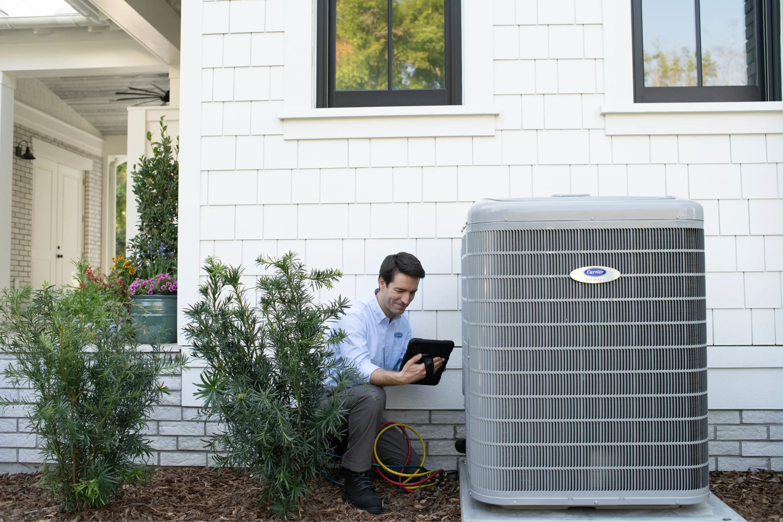AC_HP_Tech_Carrier_Total_Comfort - Anderson Air Corps Legal Action Air Conditioning Inc. Anderson Air Corps Legal Action Air Conditioning Inc. | Heat Pump Installation & Repair